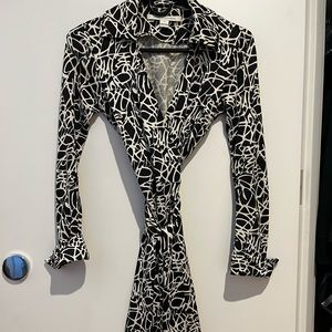 DVF T72 wrap dress in dvf signature print size 0